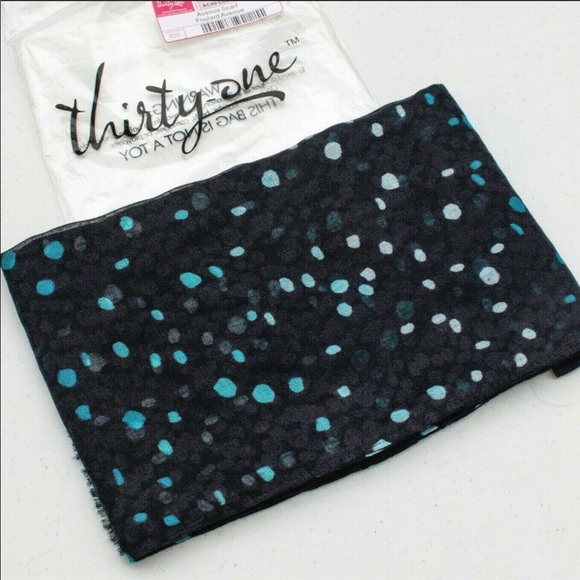 Thirty-one Avenue Scarf - Picture 3 of 8